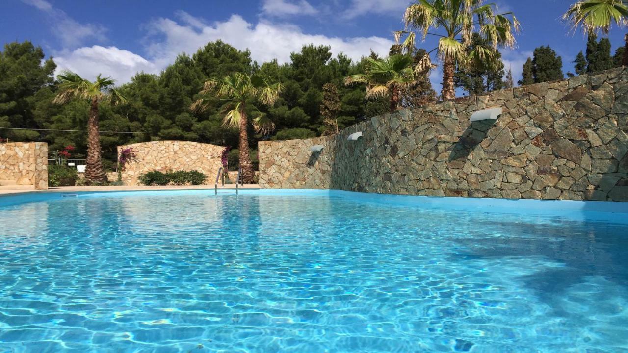 Residence Elegance Ville Ed Appartamenti A Porto Pino Exterior photo