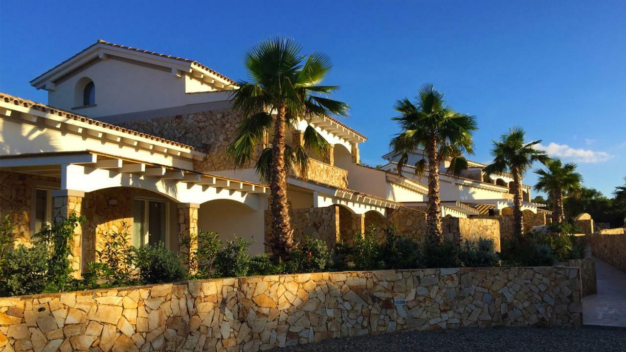 Residence Elegance Ville Ed Appartamenti A Porto Pino Exterior photo