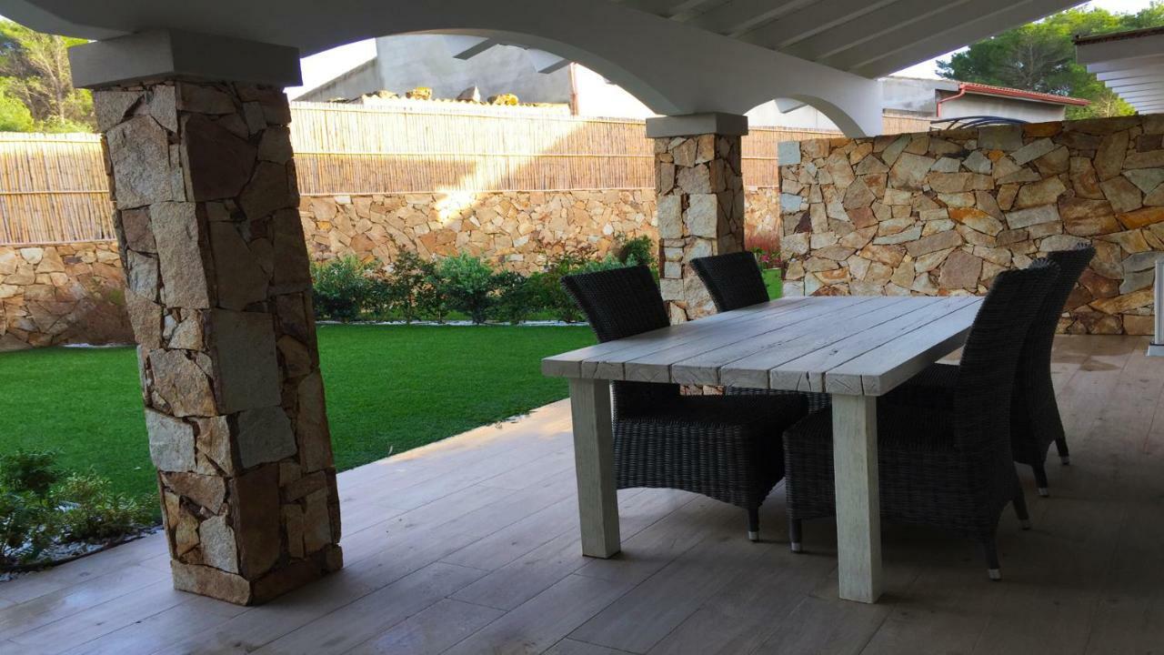 Residence Elegance Ville Ed Appartamenti A Porto Pino Exterior photo